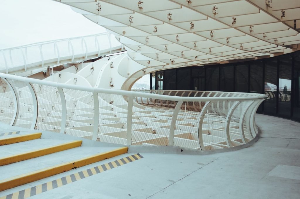 modern-architecture-staircase-white-bright-and-airy-e1669347908469